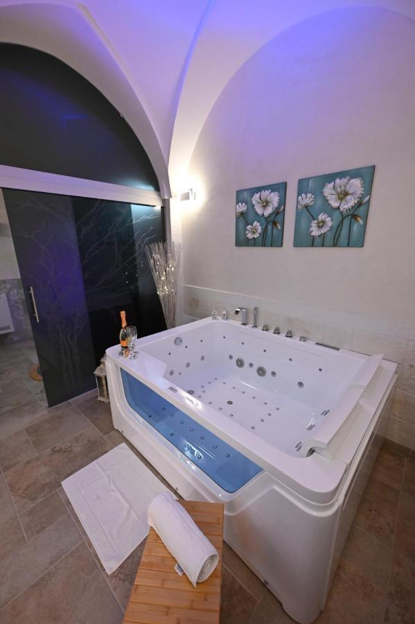 Suite Laurel Spa Con Idromassaggio Фазано Экстерьер фото